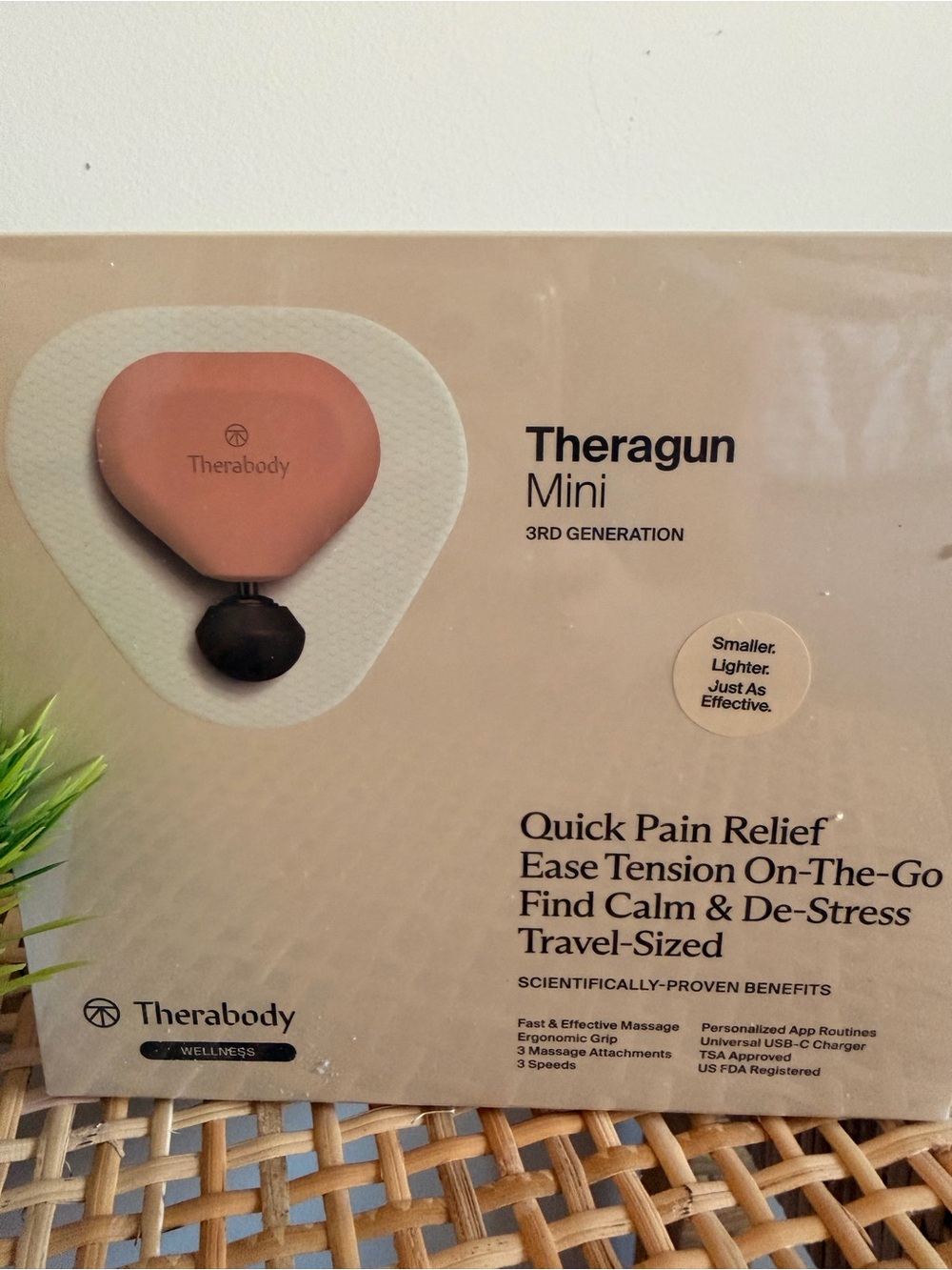 Therabody Theragun Mini - Rose Pink - Picture 2 of 4